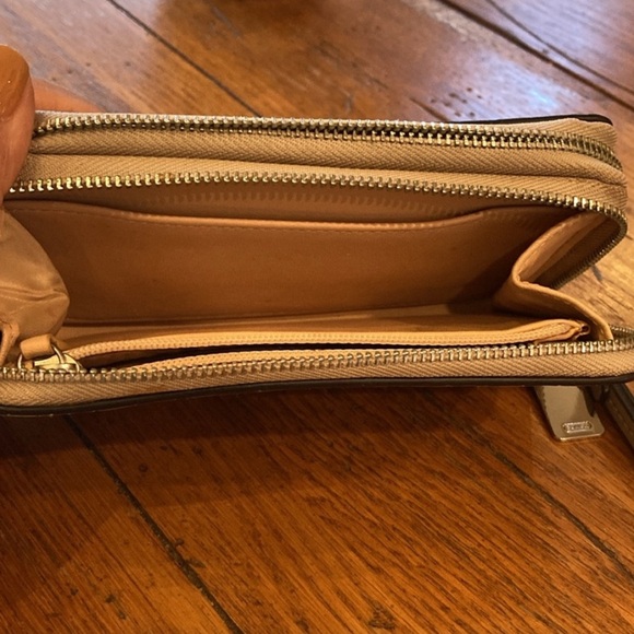 Coach Bleecker Embossed Woven Leather Wallet Emily Fawn/White
” - Picture 5 of 6